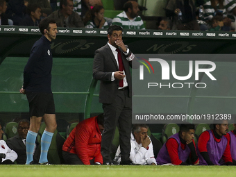 Benfica's head coach Rui Vitoria reacts during the Portuguese League  football match between Sporting CP and SL Benfica at Jose Alvalade  St...