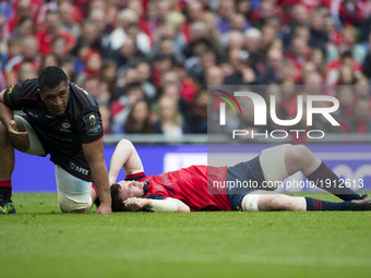 Mako Vunipola of Saracens and Peter O'Mahony of Munster during the European Rugby Champions Cup Semi-Final match between Munster Rugby and S...