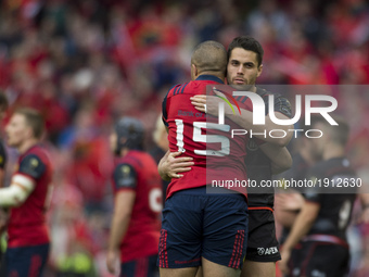 Sean Maitland of Saracens thanks Simon Zebo after the European Rugby Champions Cup Semi-Final match between Munster Rugby and Saracens at Av...