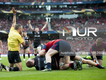 Chris Wyles of Saracens scores a try during the European Rugby Champions Cup Semi-Final match between Munster Rugby and Saracens at Aviva St...