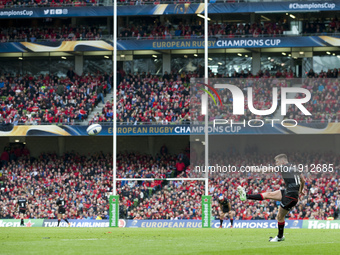 Owen Farrell of Saracens scores a conversion during the European Rugby Champions Cup Semi-Final match between Munster Rugby and Saracens at...