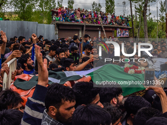 Kashmiri Muslims carry the body of  Younis Maqbool Ganie, a pro Kashmir rebel killed in a gun battle with Indian government forces,  during...