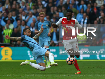 Arsenal's Danny Welbeck during The Emirates FA Cup - Semi-Final match between Arsenal and Manchester City at Wembley Stadium , London, 23 Ap...