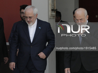 Iranian Foreign Minister Mohammad Javad Zarif (L) and his Iraqi counterpart Ibrahim al-Jaafari, attend the 