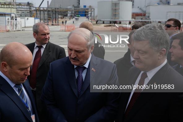 President of Ukraine Petro Poroshenko (R) and Belarus Alexander Lukashenko (L) talk to employee of the power plant in front of the Chornobyl...