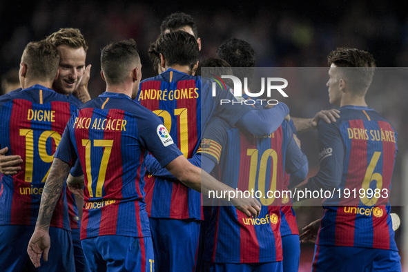  Leo Messi FC Barcelona celebrating his goal with the whole FC Barcelona team during the Spanish championship Liga football match between FC...