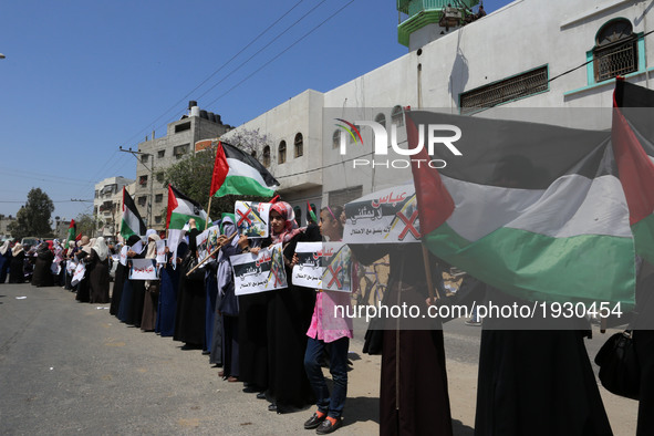 Supporters of Hamas, Islamic Jihad and Al-Ahrar movement, protest against Palestinian Authority president Mahmud Abbas in Gaza Strip on 2 Ma...