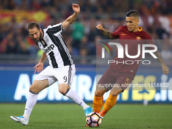 Gonzalo Higuain of Juventus and Leandro Paredes of Roma during the Serie A match between AS Roma and Juventus FC at Stadio Olimpico on May 1...