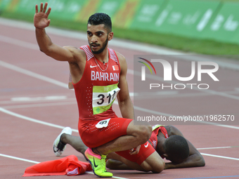 Ali Khamis Khamis of Bahrain asking for a help for his injured team-mate Abbas Abubakar Abbas at the finish line of Men's 400m, during day s...
