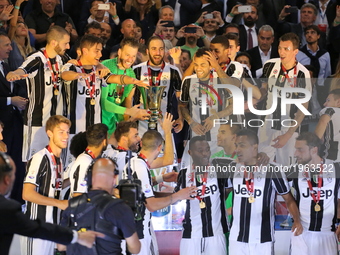 Juventus players raise the Italian Cup after the final between Juventus FC and SS Lazio at Olympic Stadium on may 17, 2017 in Rome, Italy. J...