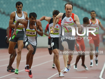 Turkish Relay takes a lead ahead of Pakistan relay during Men's 4 x 400 Relay final, during day five of Athletics at Baku 2017 - 4th Islamic...