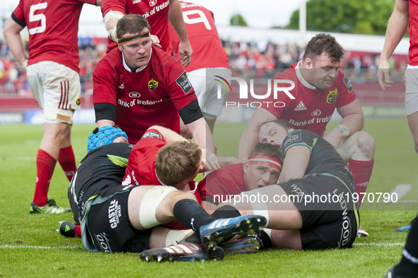 CJ Stander, Donnacha Ryan and Dave Kilcoyne of Munster with Alun Wyn Jones and Justin Tipuric of Ospreys during the Guinness PRO12 Semi-Fina...