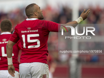 Simon Zebo of Munster thanks hie supporters after his try during the Guinness PRO12 Semi-Final match between Munster Rugby and Ospreys at Th...