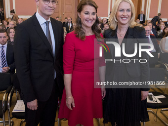Berlin's Mayor Michael Mueller (L), Family Minister Manuela Schwesig (R) and award winning Melinda Gates pose for a picture at the beginning...