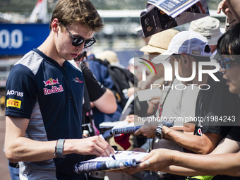 26 KVYAT Daniil from Russia of Toro Rosso Ferrari STR12 team Toro Rosso signing autographs to the fans during the Monaco Grand Prix of the F...