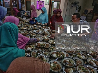 Indonesian Muslims prepare foods for breaking their fast at the Jogokariyan Mosque, Yogyakarta, Indonesia on June 25, 2016. The Islamic holy...