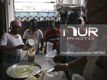 Malaysian Muslims prepares ''bubur lambuk'' for the ummah to break fast at the mosque in Jalan Masjid India, Kuala Lumpur, Malaysia on 28 Ma...