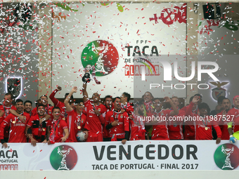 Benfica's Captain Brazilian defender Luisao raises the trophy after the Portugal Cup Final football match  SL Benfica vs Vitoria Guimaraes S...