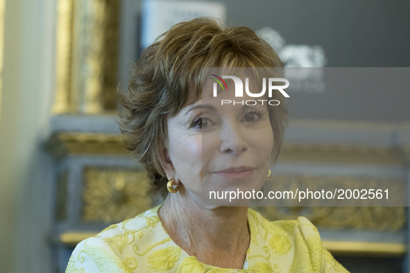 Chilean writer, Isabel Allende arrives to present her book 'Mas alla del invierno' in Madrid on June 5, 2017. 