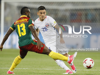 Charles Aranguiz (R) of Chile national team and Christian Bassogog of Cameroon national team during the Group B - FIFA Confederations Cup Ru...