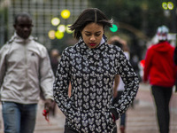 Pedestrian faces cold in the old center of São Paulo, on June 21, 2017. The winter officially began at 1.24 this Wednesday (21) and this yea...
