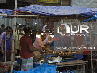 people purchase fish from street hawker during Ramadan in Dhaka, Bangladesh on June 22, 2017.
 (