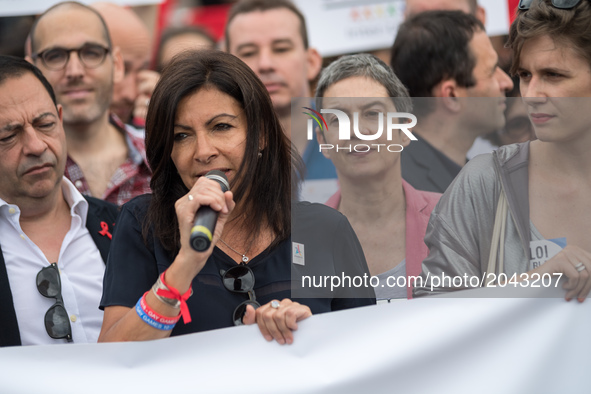 Paris' Mayor Anne Hidalgo (C) delivery a speechs during Gay Pride 2015 in Paris, on June 24th 2017. 2017 marks the 40th anniversary of the f...