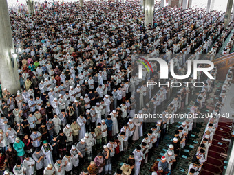 Indonesian Muslims seen during Eid al-Fitr prayer at Islamic Center Mosque of Lhokseumawe on June 25, 2017 in Aceh Province, Indonesia.
Mus...