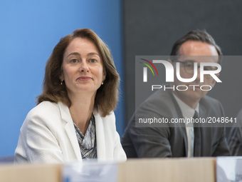 Justice Minister Heiko Maas (R) and Family Minister Katarina Barley (L) attend a news conference to illustrate the work of the party during...