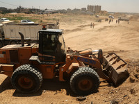Palestinian machineries operate on border with Egypt, in Rafah, Gaza Strip June 28, 2017. (