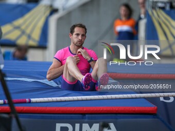 France's Renaud Lavillenie reacts after missing a jump in the Pole Vault event of the International Association of Athletics Federations (IA...