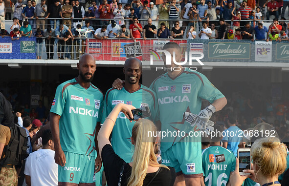 from R) Former England goalkeeper David James, Dutch midfielder George Boateng and former French player Nicolas Anelka pose during a ceremon...