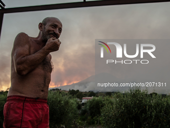 A disperate man for its land, Naples wildfires have quickly spread on Vesuvio, threatening hundreds of home, 
firefighters battle Vesuvio w...
