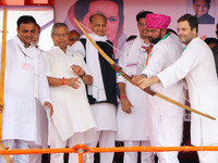 India main opposition Congress Party Vice President Rahul Gandhi  being welcomed by Party leaders  during the 'Kisan Akrosh Rally ' at Bansw...