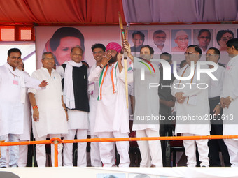 India main opposition Congress Party Vice President Rahul Gandhi  being welcomed by Party leaders  during the 'Kisan Akrosh Rally ' at Bansw...