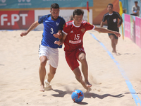 Russia's Romanov (R ) vies with France's Soares (R ) during the Beach Soccer Mundialito 2017 match between Russia and France at the Carcavel...