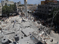 Palestinians inspect the rubble of  the Al-Qassam mosque  following an Israeli airstrike in Gaza City, on August 9, 2014. Israel launched mo...