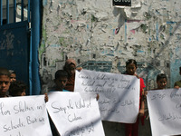 Palestinian children hold posters outside an UNRWA school during a protest against the killing of children on August 10, 2014, in the southe...