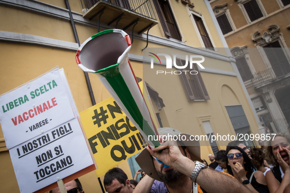 Protest against compulsory vaccination in Piazza Montecitorio during the final vote of Decree Law on Vaccines at the Chamber of Deputies,on...