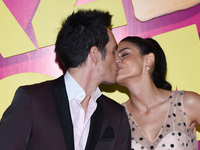 Actress Aislinn Derbez and actor Mauricio Ochmann They are seen kissing during the pink carpet to promote the latest film 'Hazlo Como Hombre...