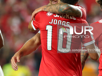 Benfica's Brazilian forward Jonas (R ) celebrates with Benfica's Suisse forward Haris Seferovic after scoring during the Portuguese League f...