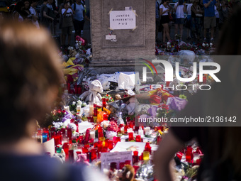 SPAIN ATTACK BARCELONA
People display flowers, candles, balloons and many objects to pay tribute to the victims of the Barcelona and Cambril...