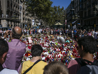 SPAIN ATTACK BARCELONA
People display flowers, candles, balloons and many objects to pay tribute to the victims of the Barcelona and Cambril...