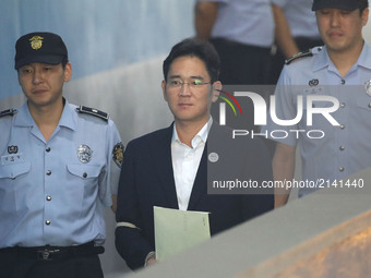Lee Jae-yong, Samsung Group heir arrives at Seoul Central District Court to hear the bribery scandal verdict on August 25, 2017 in Seoul, So...