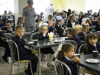 Schoolchildren in the school cafeteria in Kyiv, Ukraine September 1, 2017. (