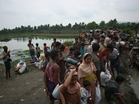 Rohingya people wait to cross the border at Mongdaw, Myanmar on September 6, 2017.  Rohingya are a Muslim ethnic minority that the governmen...