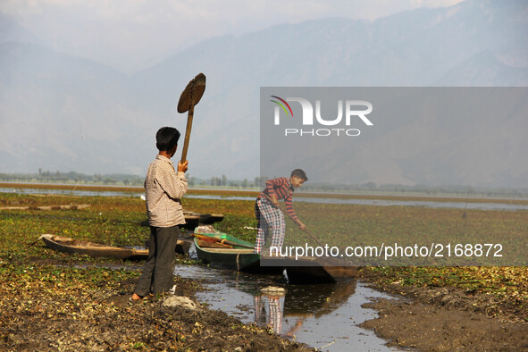 Boys getting ready to catch fishes from Wular Lake, 60 km north of Srinagar.  It is sited in Bandipora district in the Indian state of Jammu...
