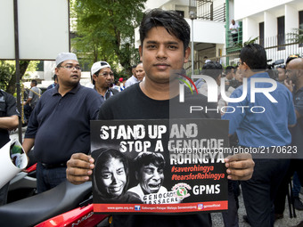 Ziaur Rahman(24) a Myanmars Rohingya refugee hold a picket outside UN HQ in Kuala Lumpur, Malaysia, 09 September 2017.  (