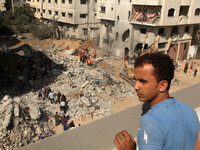 A Palestinian man looks at a house that witnesses said was destroyed during an Israeli air strike in Gaza City August 20, 2014. Hamas milita...