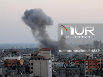 Smoke rises after Israeli air strikes in Gaza City, on 20 August 2014. (